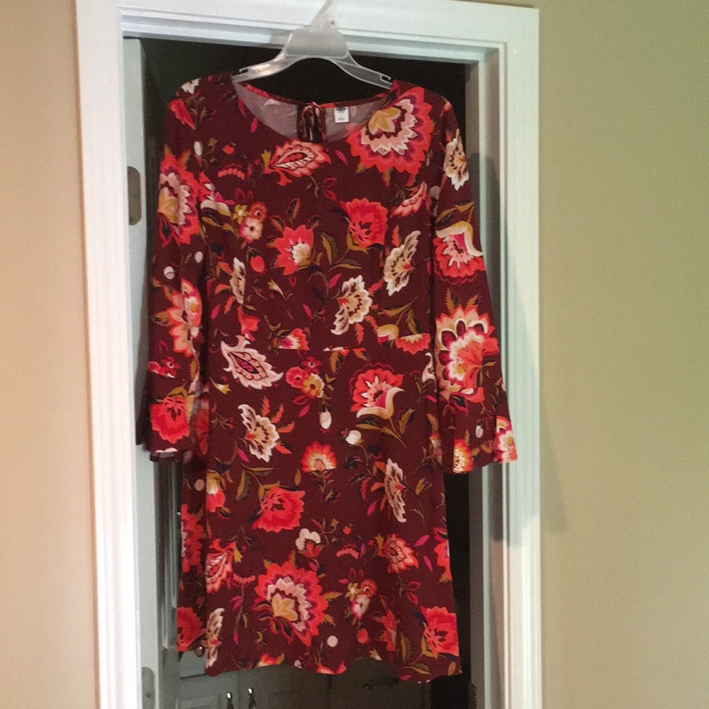 Old Navy 8 w tags. No pets smoke free. Im 5-8 150